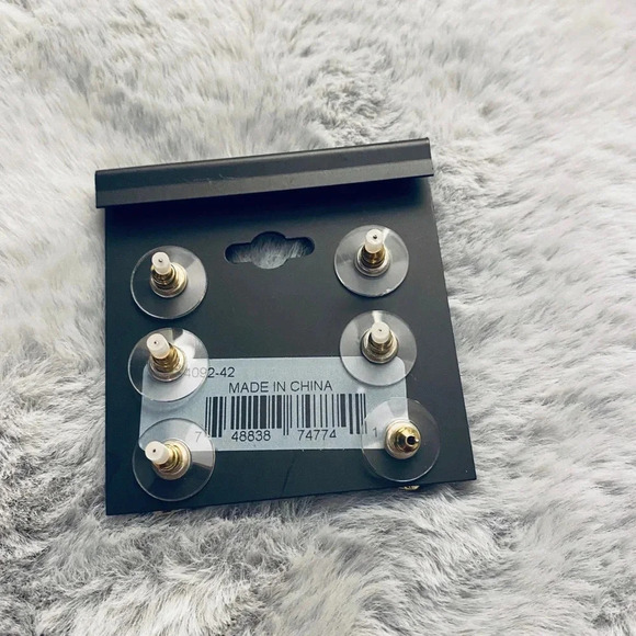 🆕 Guess Multi Colored Heart Stud Earring Set - Picture 4 of 4